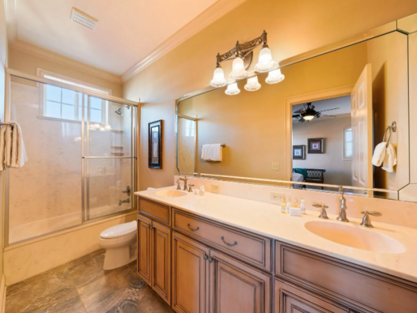 Luxurious Coastal Retreat in Miramar Beach - 7-Bedroom Home Near Beach